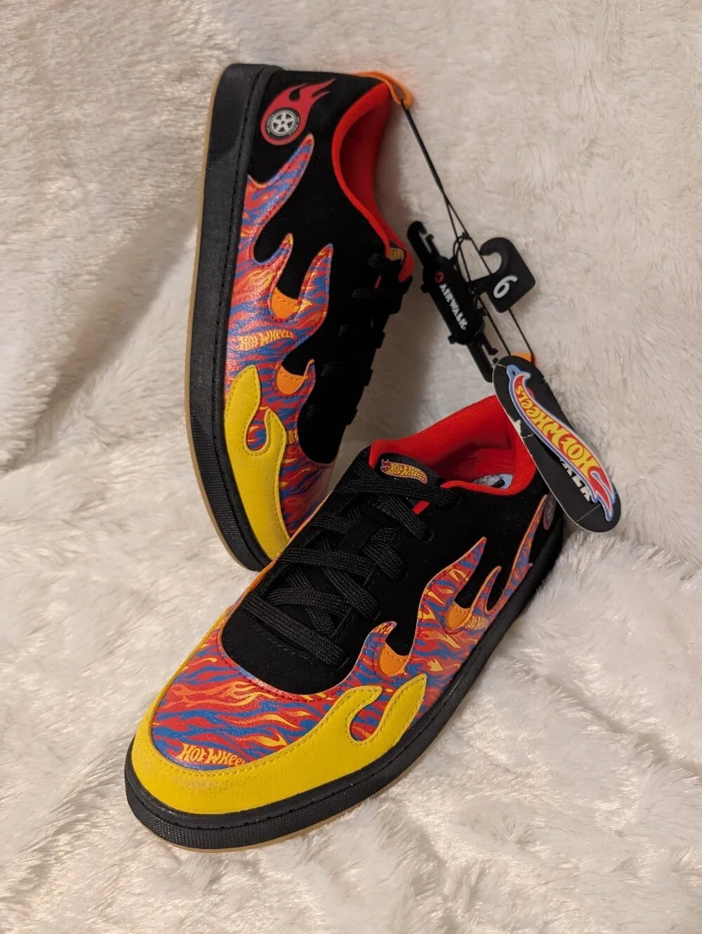 Airwalk Hot Wheels Black & Yellow Flame Sneakers Big Kids' 6: Classic 2.0